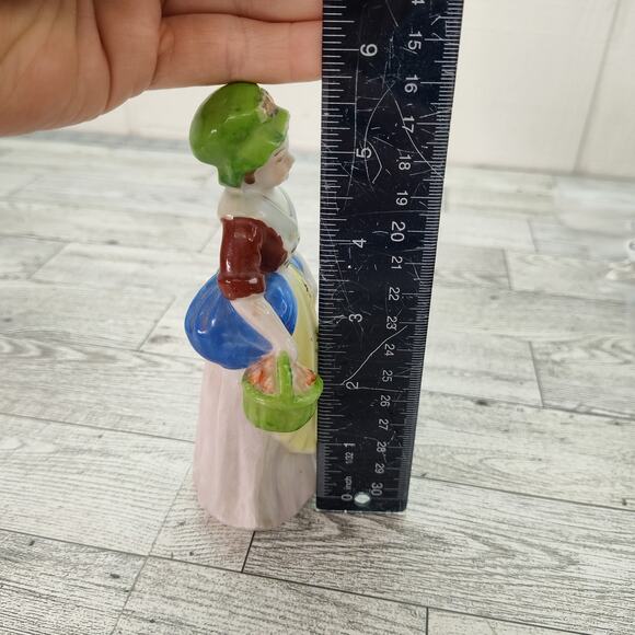 Colonial Woman Holding Basket Made in Japan 6" Figurine‎ Home Decor - Picture 3 of 10